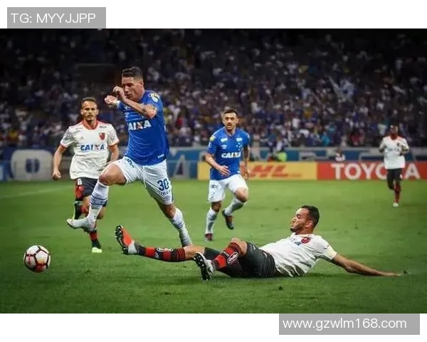 克鲁塞罗与巴竞技激战正酣谁能在这场对决中笑到最后