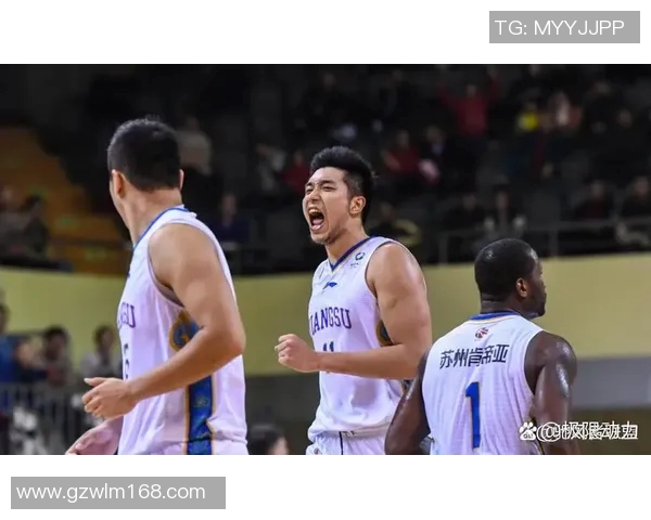 CBA直播吧精彩对决广东队迎战辽宁队全力争胜